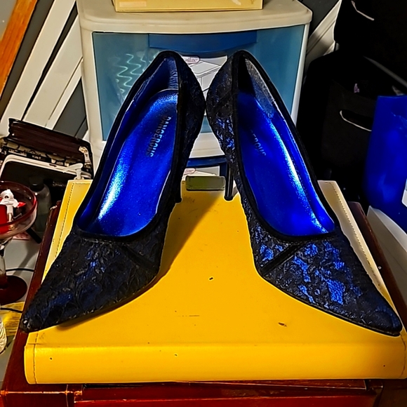 New Designer Shoes, Dangerous, Sz 8, Blue & Black Floral Lace Design, Pointy Toe - Picture 6 of 11